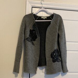 Women's Gray Open-Front Cardigan with Black Rose Accents
